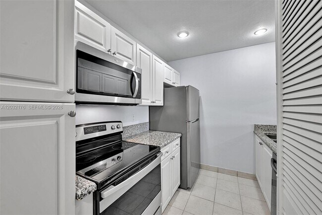 Photo - 906 Twin Lakes Dr Unit 8-J