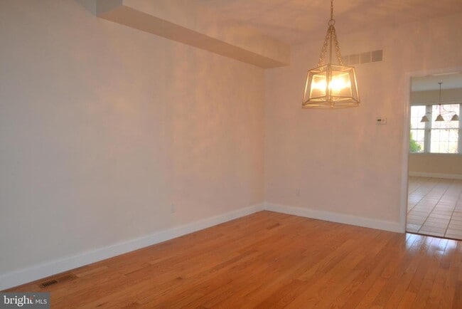 Photo - 105 Bolton Ct