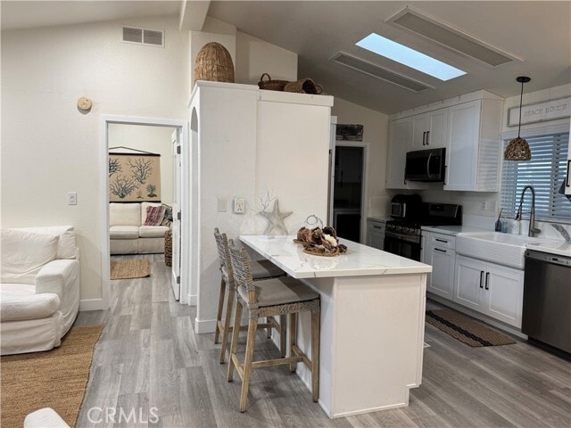 Photo - 21851 Newland St