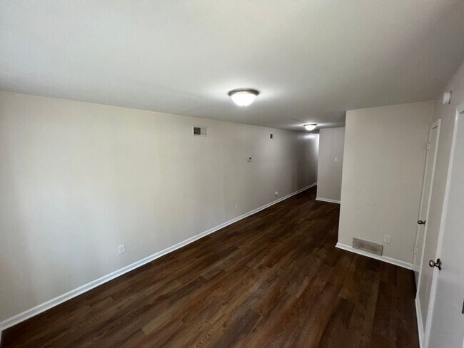 Photo - 2583/2585 Oxford Unit 2583 Oxford