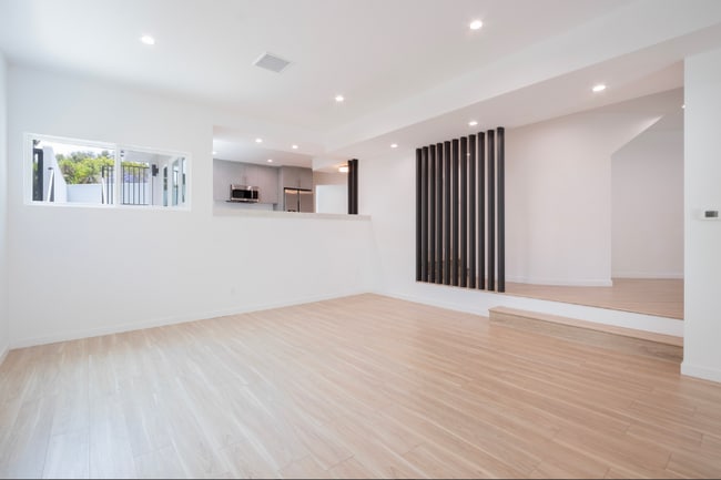 Photo - 1346 N Stanley Ave Unidad 1