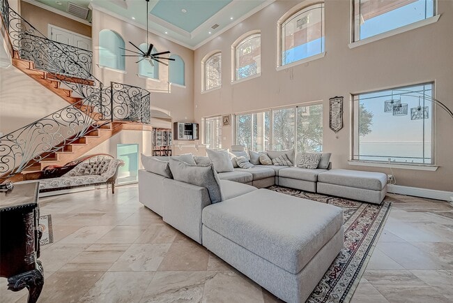 Photo - 2011 Crescent Dr