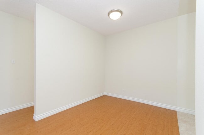 1041 20th St Unit J