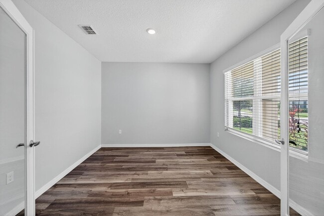 Photo - Stunning 5 bed/ 2 bath