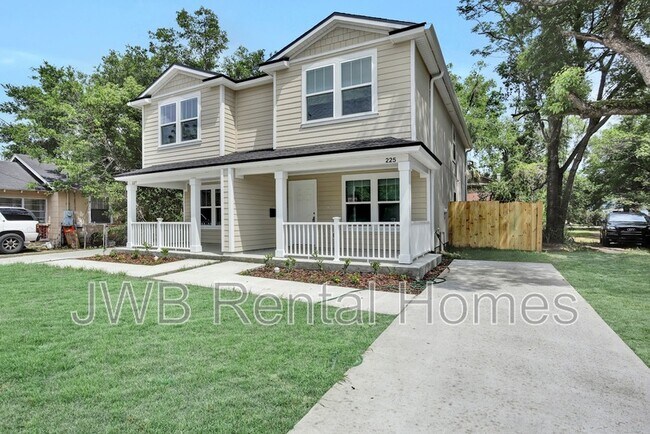 Photo - 225 E 17th St Townhome