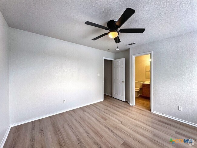 Building Photo - 867 Sagewood Trail Rental