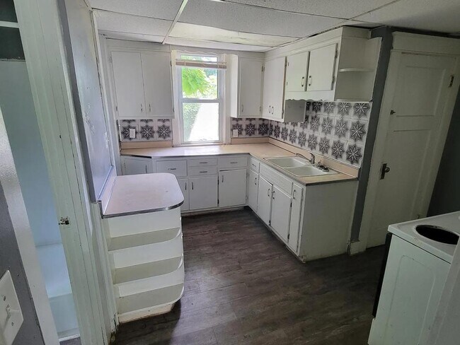 Photo - 715 W Fairview Ave