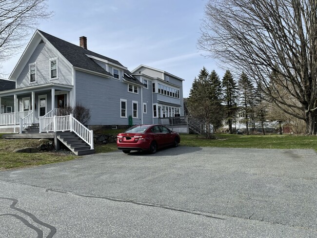 Building Photo - 17 Summer St Unit 2