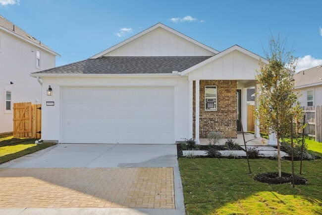 Photo - 1004 Yaupon Holly Dr