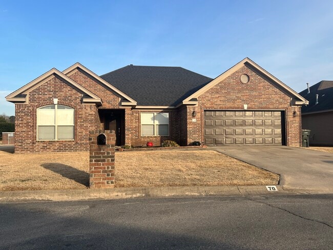 Building Photo - 70 Chateaus Ln