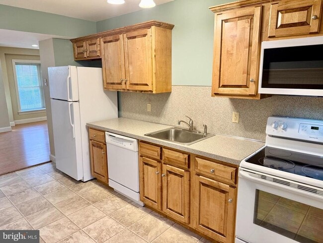 Building Photo - 101 King St Unit 3