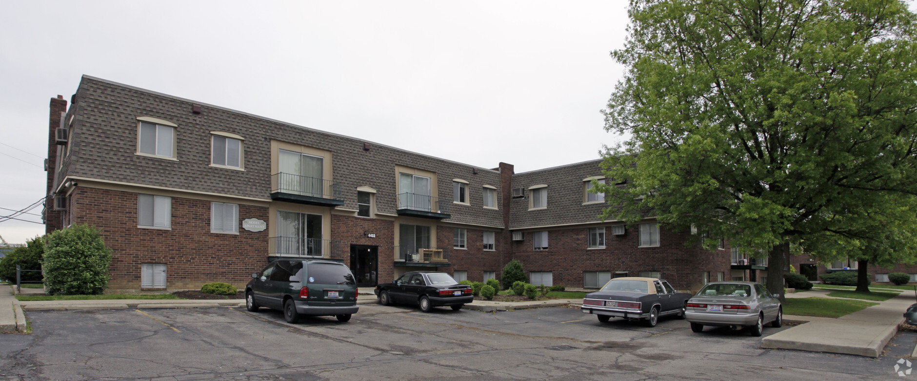 Delshire Manor - Delshire Manor Apartments