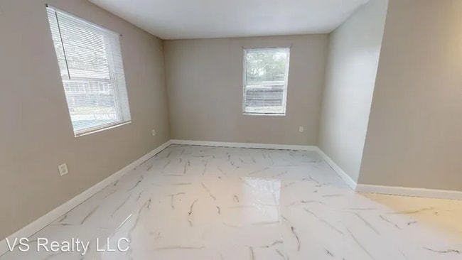 Photo - 1374 Agnes St