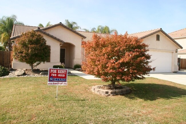 Building Photo - Great home for rent in Visalia!
