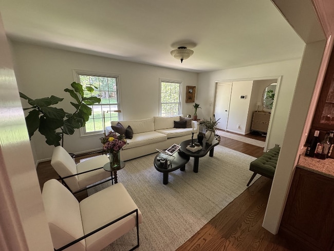 Photo - 702 Newport Cir