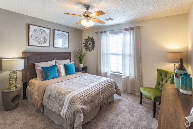 1 BR, 1 BA - Renovated - 750 SF - The Addison at Southfield