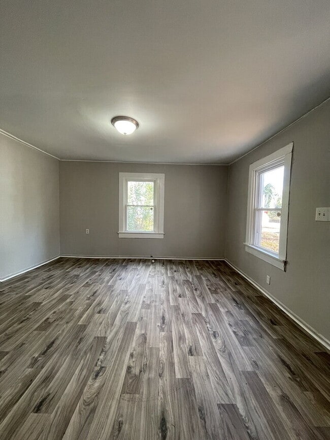 Photo - 419 Douglas St