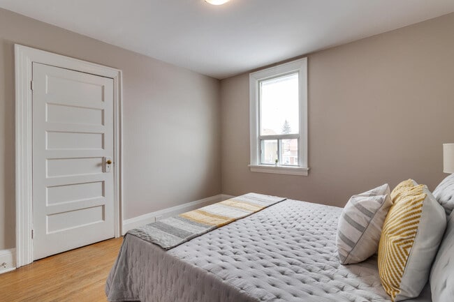 Photo - Upper 2-Bedroom Apartment - Central Oshawa - Quiet Street