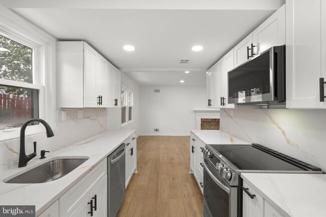 Photo - 2339 N Powhatan St