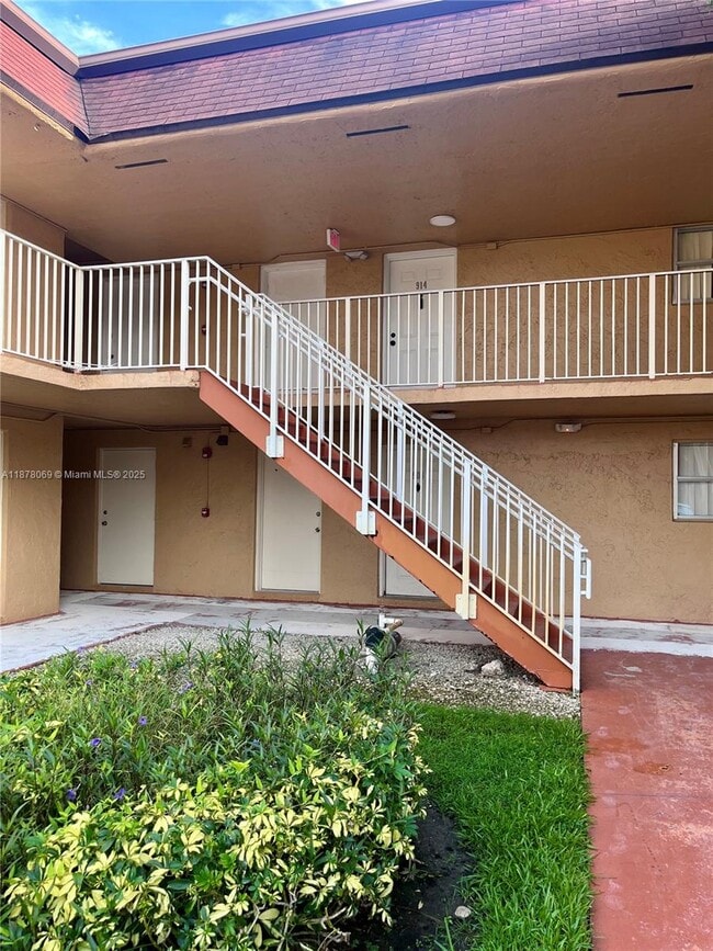 Building Photo - 9970 SW 88th St Unit 903-9 Rental