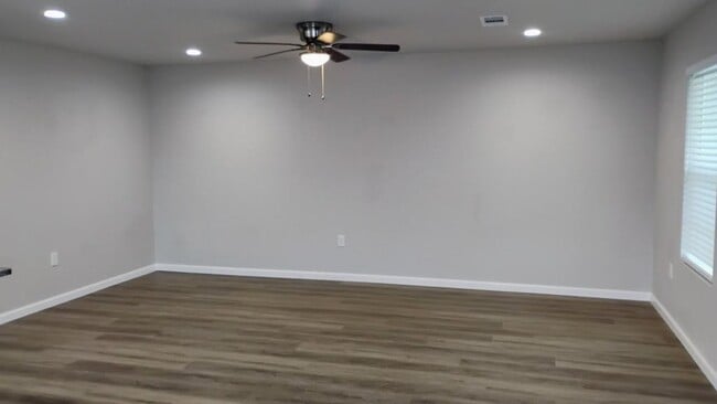 Photo - 210 Hoover Ln