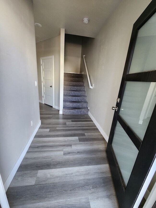 Photo - Modern 3-Bedroom Home with Balcony for Ren...