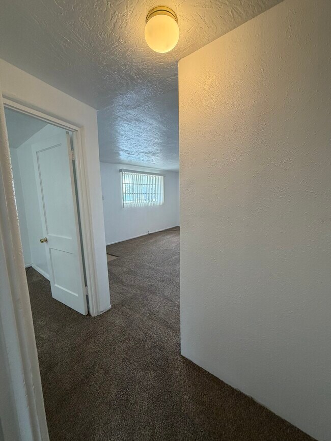 2842 Solano Dr NE