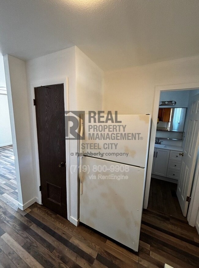 Photo - 910 E 9th St Unit B