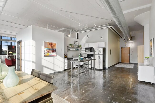 Photo - 500 Robert St N Unidad 704