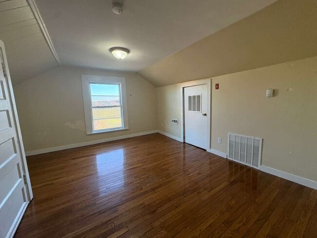 Building Photo - 276 Clinton Ave Unit 3