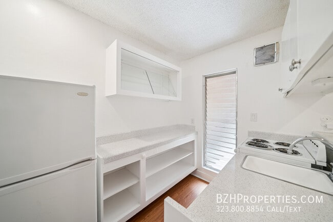 Photo - 7544 Hampton Ave Unidad 107