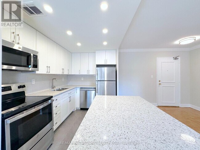 Photo - 135 Allan St
