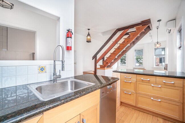 Photo - 225 Major St
