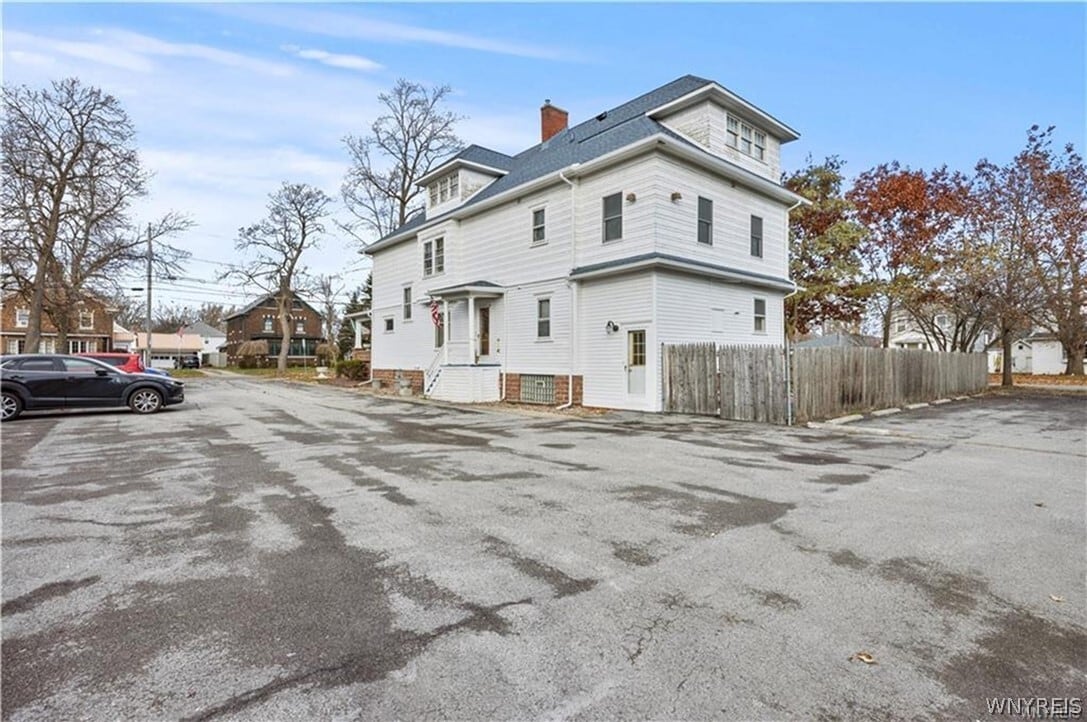 Photo - 319 Wheatfield St