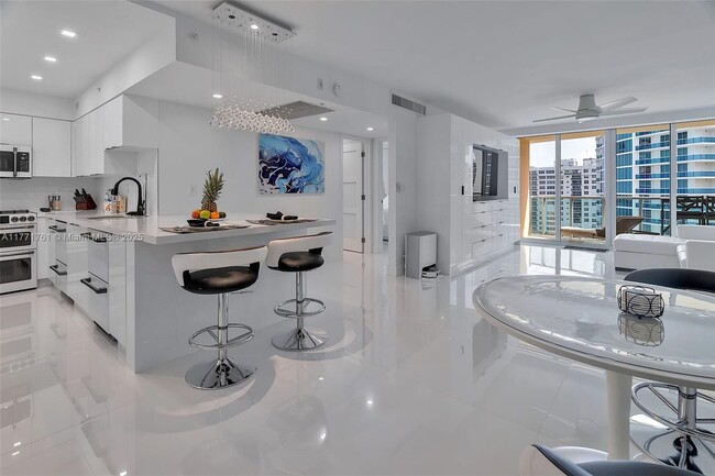 Building Photo - 2501 S Ocean Dr Unit 1515 Rental