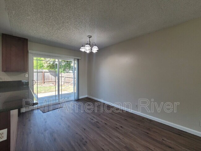 Photo - 7725 Wooddale Way