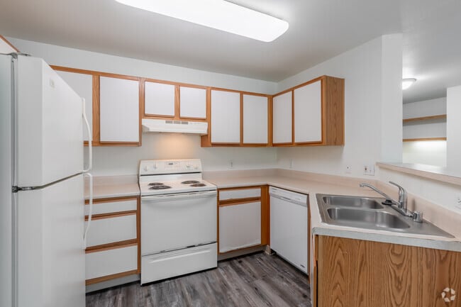 2BR, 2BA - 968SF - Kitchen