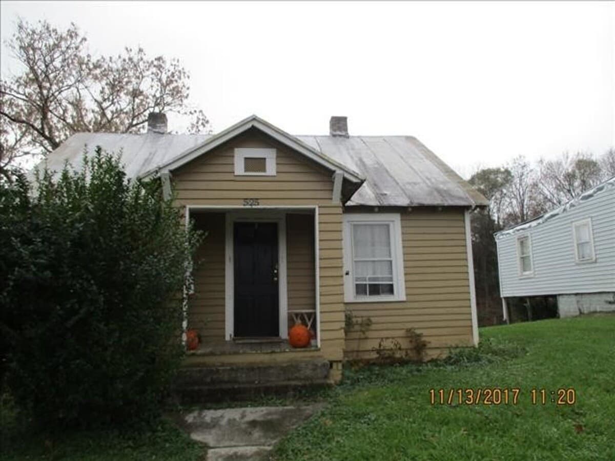 Charming home - 2 BR, 1 Ba with large yard - Charming home - 2 BR, 1 Ba with large yard