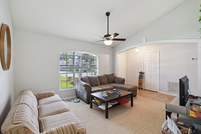 Photo - 1007 Jacaranda Cir