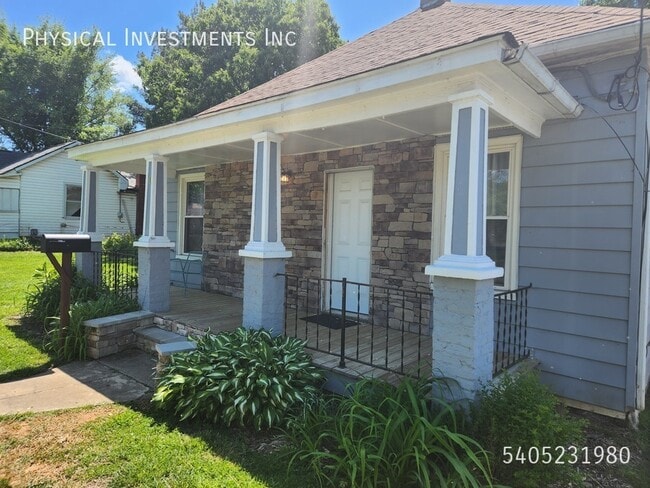 Photo - 1 17th St SE