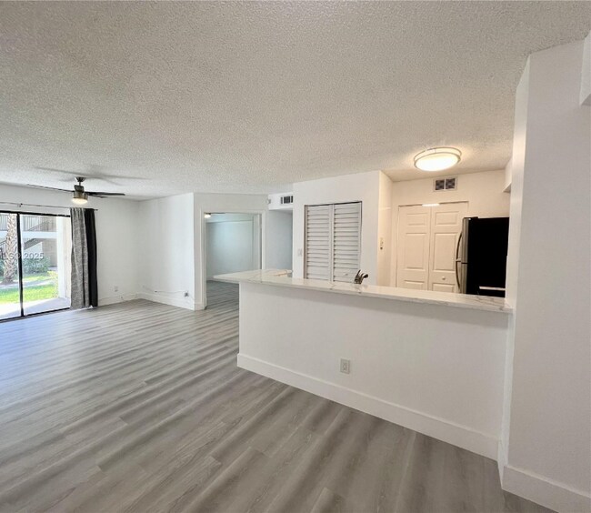 Photo - 650 S Park Rd Unidad 14-10