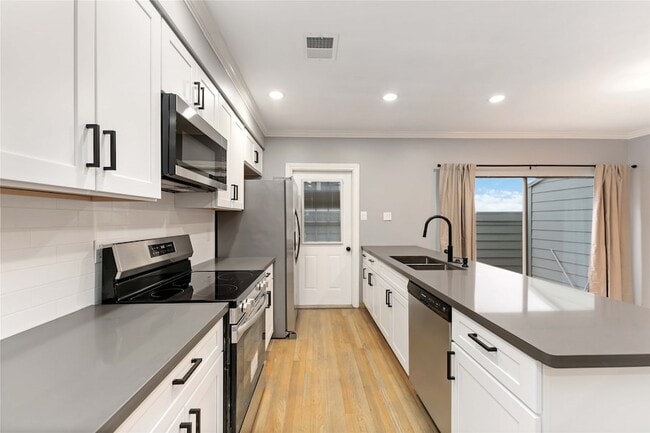 Photo - 2002 Fairview St