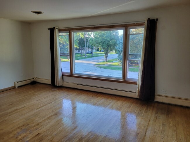 Photo - 843 Heritage Dr