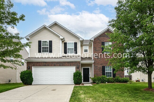 Modern Comfort in a Serene Setting - Modern Comfort in a Serene Setting House