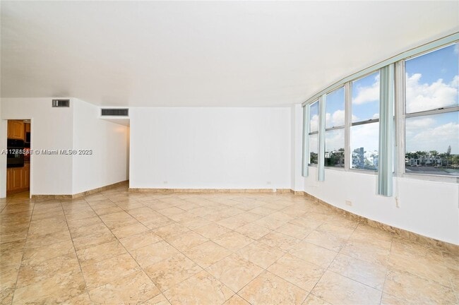 Photo - 7441 Wayne Ave Unidad 4C Rental