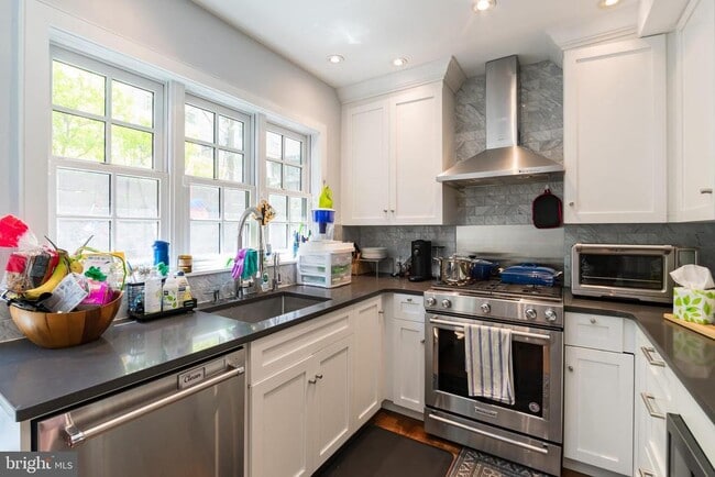 Building Photo - 1812 Addison St Rental