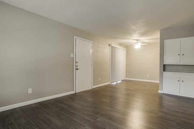 Photo - Gaston Flats