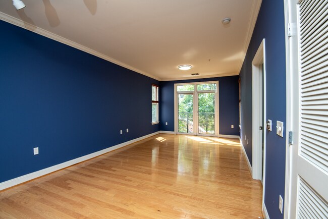 Building Photo - 1391 Pennsylvania Ave SE Unit 258