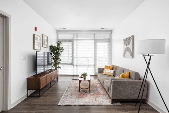 Building Photo - 747 N College Ave