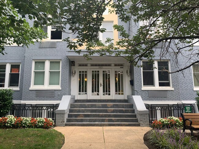 Building Photo - Coming Soon! DC Studio in "Old City" - Fu... Rental